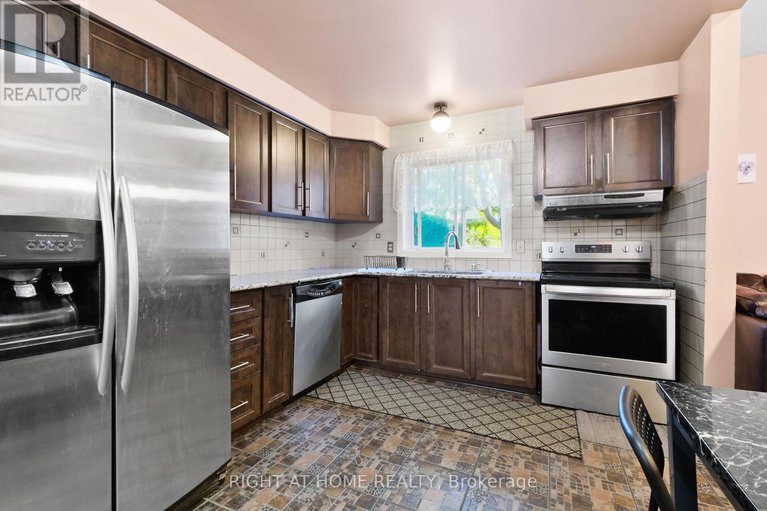 28221078/6104-vineyard-drive/convent-glen/ottawa/ontario/K1C2K2_26