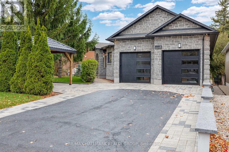 29138098/7-bachman-terrace/katimavik/ottawa/ontario/K2L1W2_1