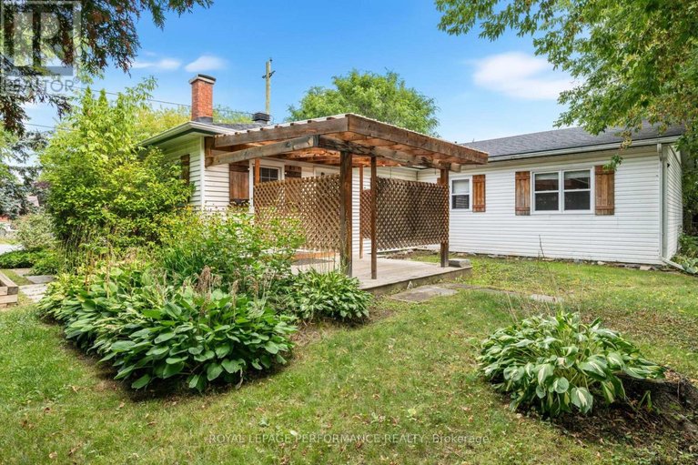 29513400/121-elizabeth-street/pakenham/mississippi-mills/ontario/K0A2X0_37