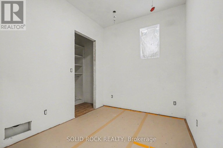 29669970/840-alpine-avenue/queensway-terrace-north/ottawa/ontario/K2B5R6_13