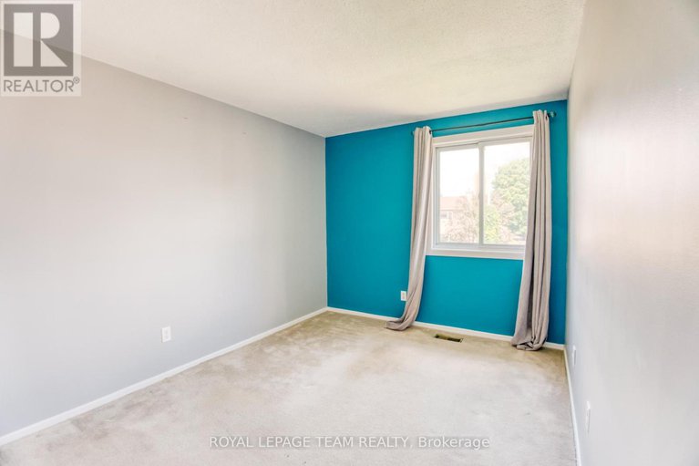 28595123/1094-grenoble-crescent/orleans-wood/ottawa/ontario/K1C2C6_19