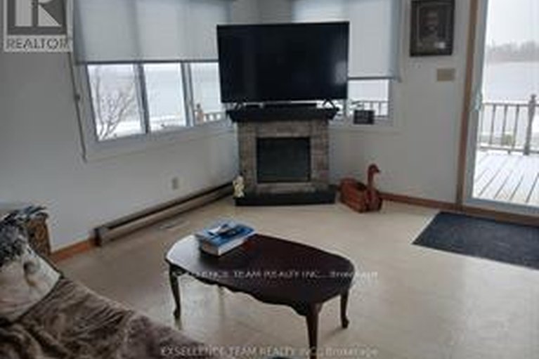 29605196/6803-st-louis-point-road-s/south-glengarry-charlottenburgh-twp/south-glengarry/ontario/K0C2E0_18