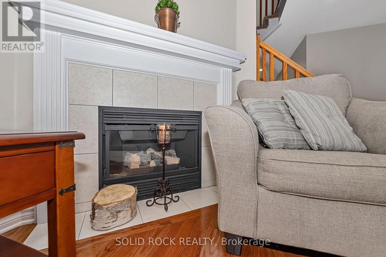 28578317/411-cache-bay-crescent-e/blossom-parkkemp-parkfindlay-creek/ottawa/ontario/K1T4H3_11
