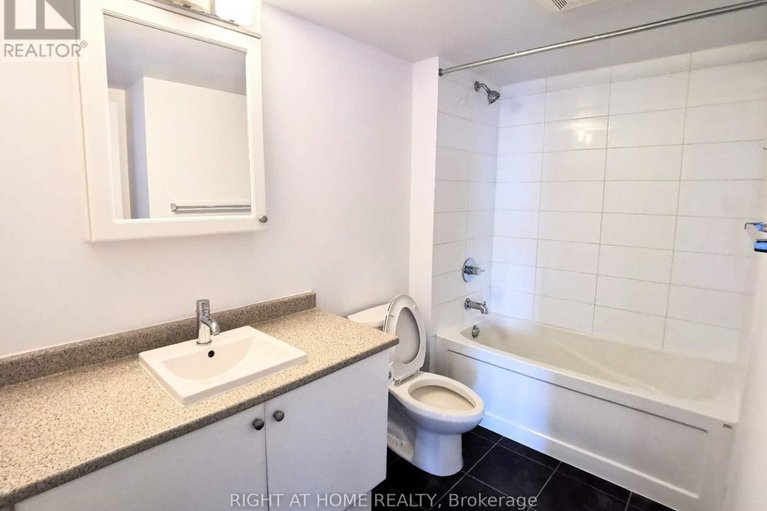 29034137/2604-242-rideau-street/sandy-hill/ottawa/ontario/K1N0B7_8