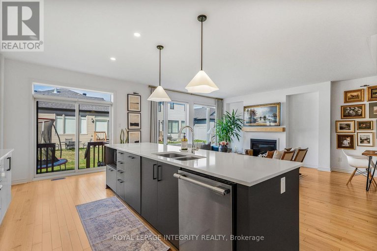 28914431/181-crevasse-road/mer-bleuebradley-estatesanderson-park/ottawa/ontario/K1W0H8_17