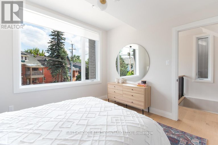 29386266/296-riverdale-avenue/old-ottawa-south/ottawa/ontario/K1S1R1_15