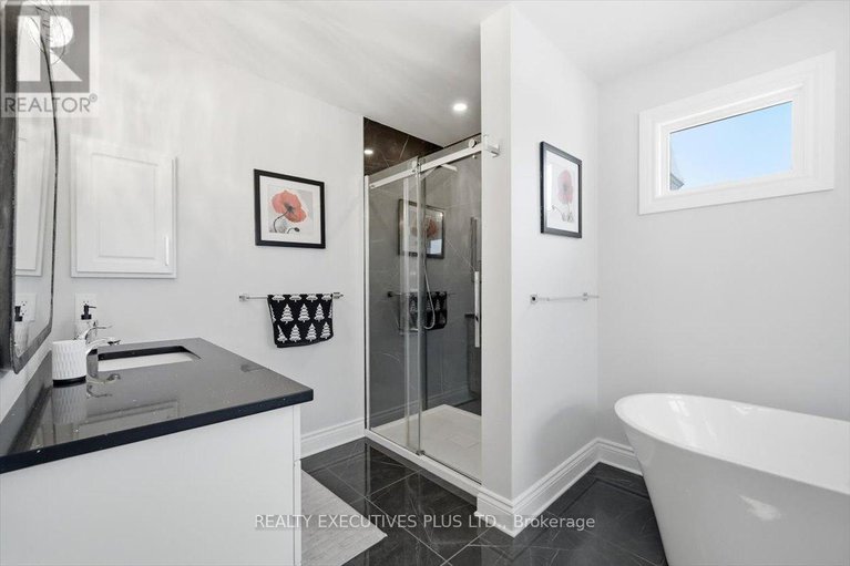 29225784/1082-docteur-corbeil-boulevard/town-of-rockland/clarence-rockland/ontario/K4K0E9_24