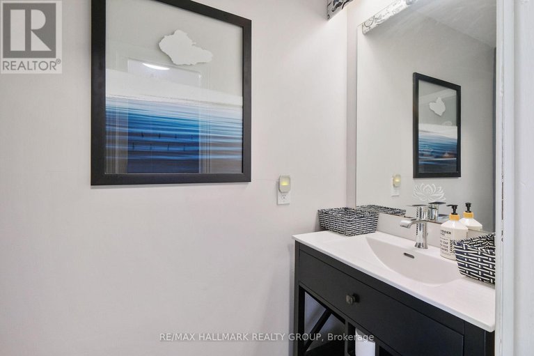 28552102/1430-royal-maple-drive/cumberland-ridge/ottawa/ontario/K4C1B5_37