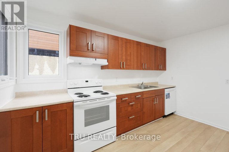 28561491/60-98-mcclintock-way-way/katimavik/ottawa/ontario/K2L2A4_12
