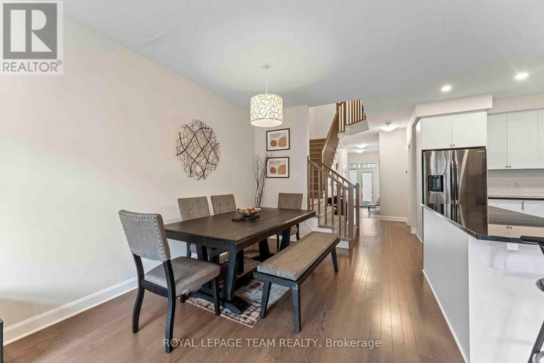 28414492/325-cosanti-drive/remainder-of-stittsville-area/ottawa/ontario/K2S2W6_16