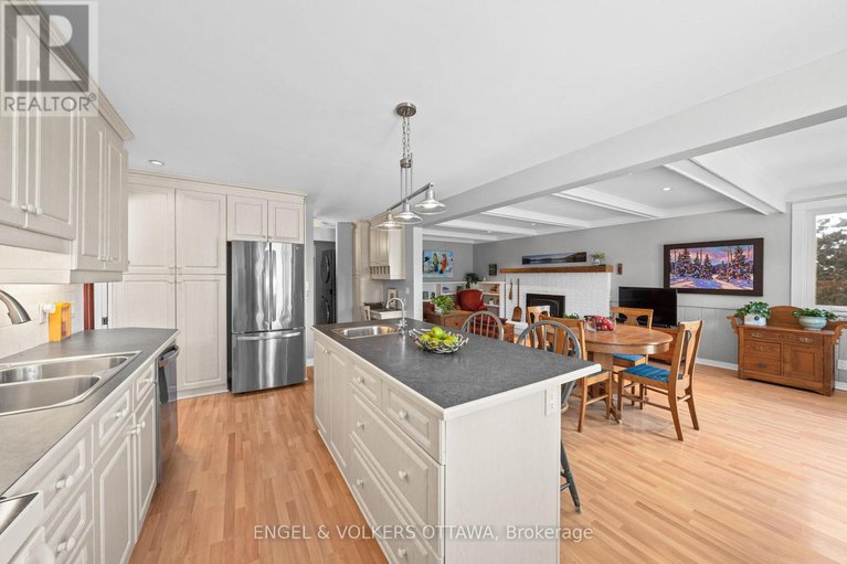 29309031/1304-fairway-drive/manotick-south-to-roger-stevens/ottawa/ontario/K4M1B3_14