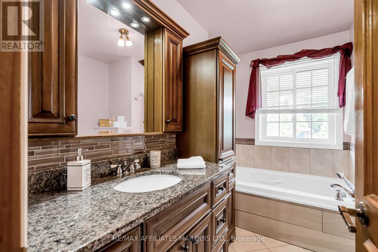 28494873/18227-oak-drive/south-glengarry-charlottenburgh-twp/south-glengarry/ontario/K0C2J0_18