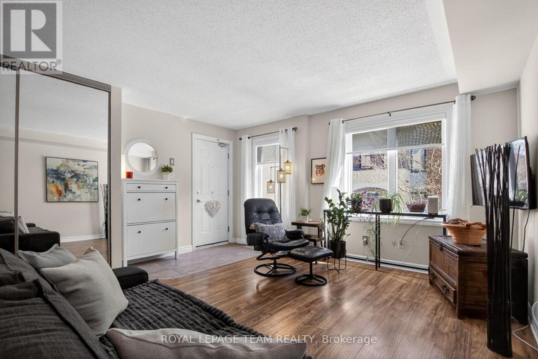 29588178/130a-lindenshade-drive/strandherd/ottawa/ontario/K2J5R5_7