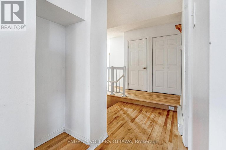 28243621/467-edgeworth-avenue/woodroffe/ottawa/ontario/K2B5L2_16