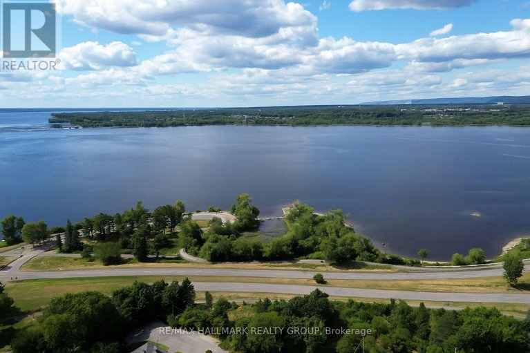28843847/2154-rice-avenue/woodroffe/ottawa/ontario/K2A0C4_46