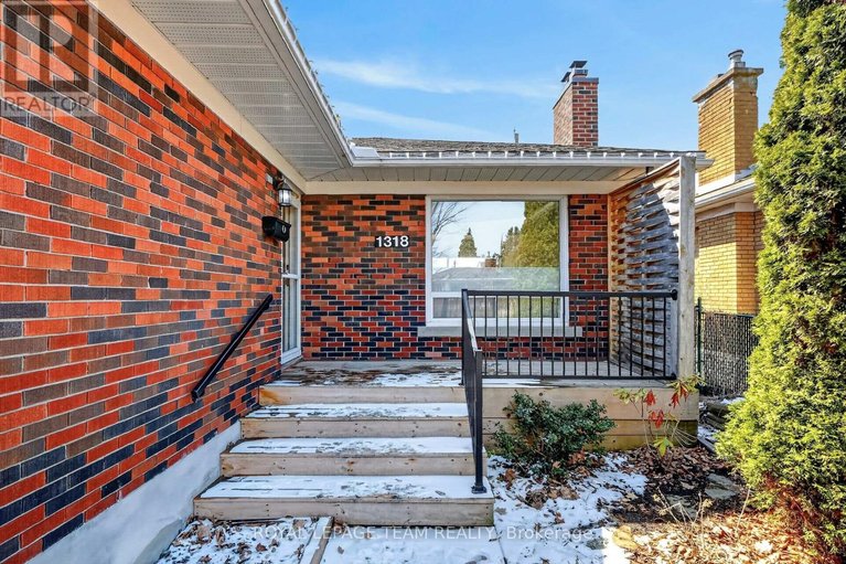 29579808/1318-albany-drive/bel-air-heights/ottawa/ontario/K2C2L9_2