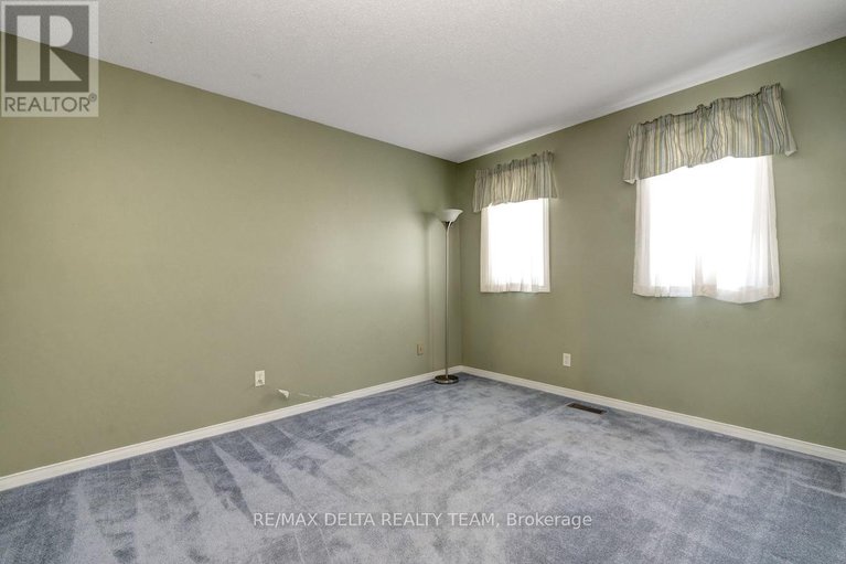 29436632/798-lalande-terrace/fallingbrookridgemount/ottawa/ontario/K4A2M4_31