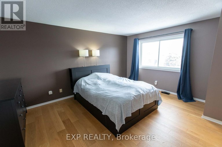 29399135/54-sheppards-glen-avenue/emerald-meadowstrailwest/ottawa/ontario/K2M2M9_11