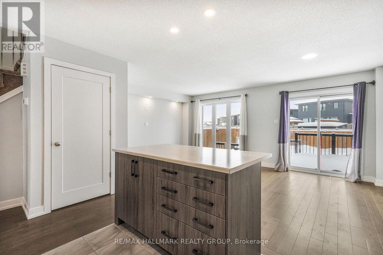 29364224/877-platinum-street/clarencerockland-twp/clarence-rockland/ontario/K4K0H9_11