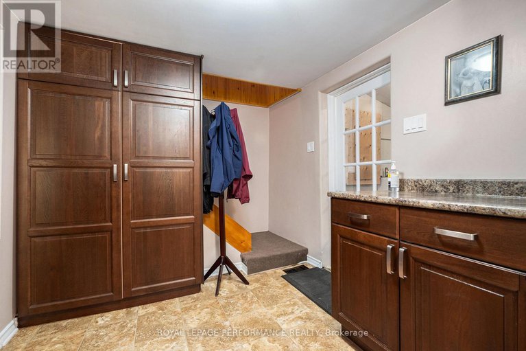 28244627/3383-champlain-street/clarencerockland-twp/clarence-rockland/ontario/K0A1E0_17