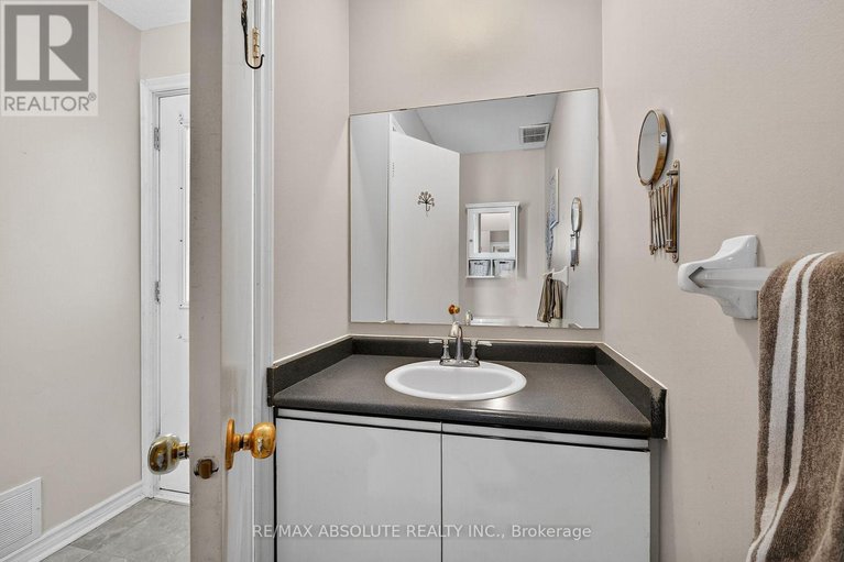 28956955/2628-baseline-road/leslie-park/ottawa/ontario/K2H7B4_6