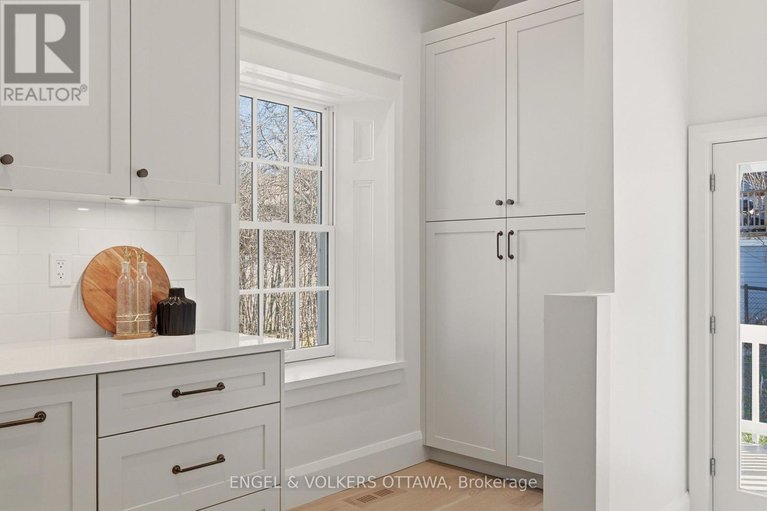 29649230/35-mackay-street/new-edinburgh/ottawa/ontario/K1M2B2_26