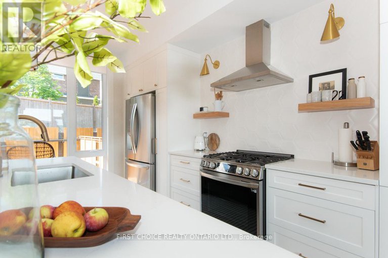 29386266/296-riverdale-avenue/old-ottawa-south/ottawa/ontario/K1S1R1_11