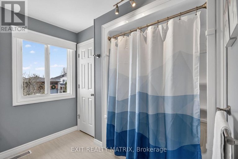 29656058/292-stiver-street/village-of-russell/russell/ontario/K4R1G8_22