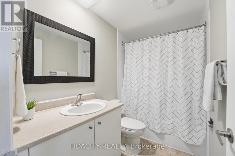 29621075/31-16-glencoe-street/arlington-woods/ottawa/ontario/K2H8S6_31