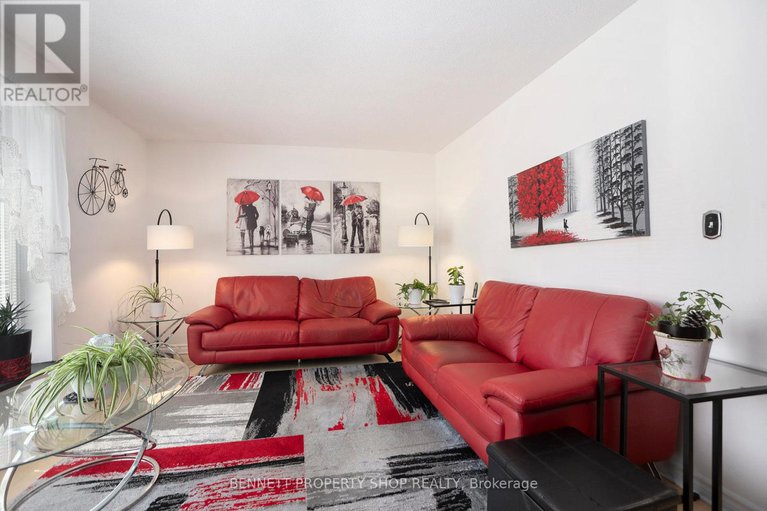28778645/846-borland-drive/chatelaine-village/ottawa/ontario/K1E1X5_6