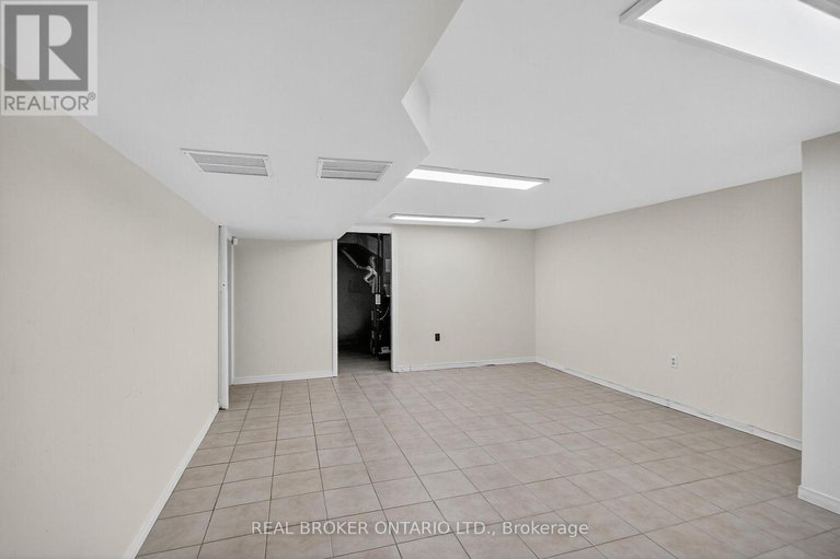 29078632/89-country-lane-w/glencairnhazeldean/ottawa/ontario/K2L1J4_21