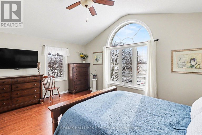 29357933/241-trail-side-circle/springridgeeast-village/ottawa/ontario/K4A5B5_17