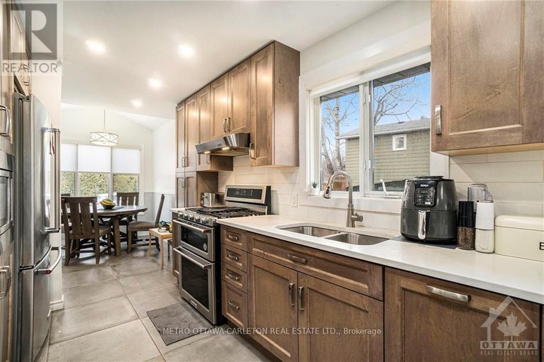 28929561/41-red-maple-crescent/blackburn-hamlet/ottawa/ontario/K1B4E2_11