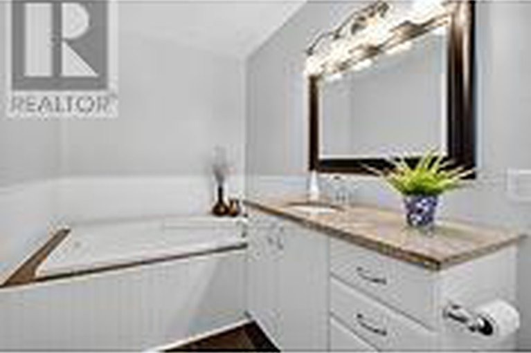28946119/108-landover-crescent/emerald-meadowstrailwest/ottawa/ontario/K2M2W4_21