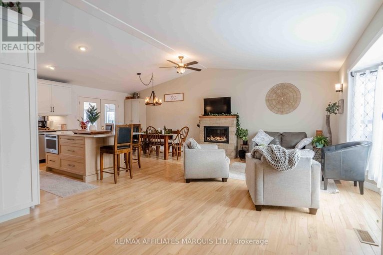 29189101/4239-county-rd-11-road/south-stormont-osnabruck-twp/south-stormont/ontario/K7R3L2_20