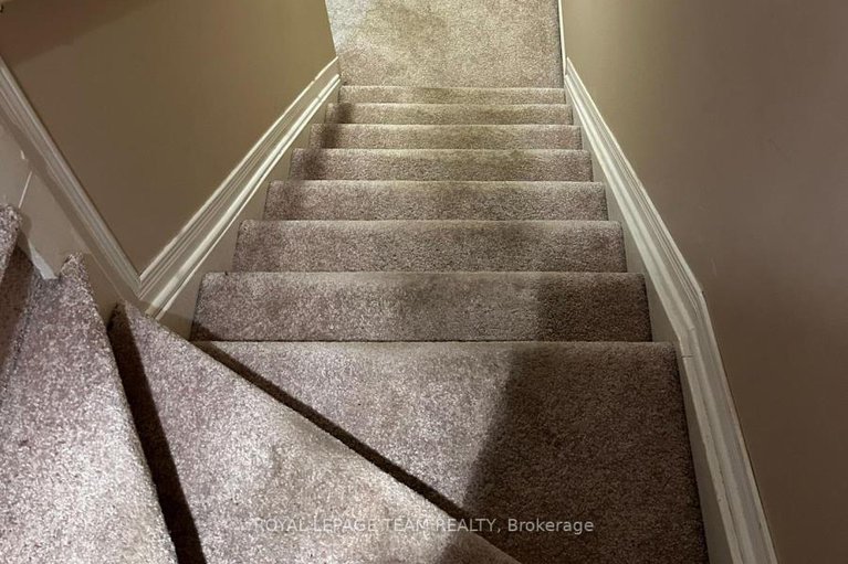 28666132/15-santa-cruz-private/riverview-park/ottawa/ontario/K1G6M5_24