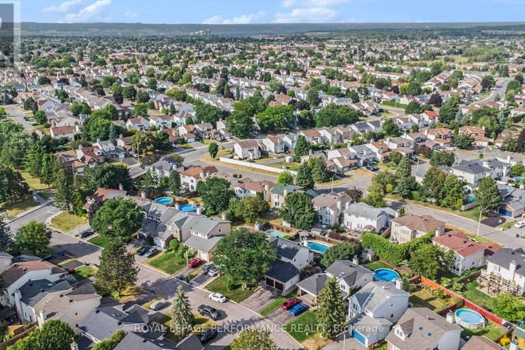 29629038/653-thicket-way/fallingbrookgardenway-south/ottawa/ontario/K4A3A7_41