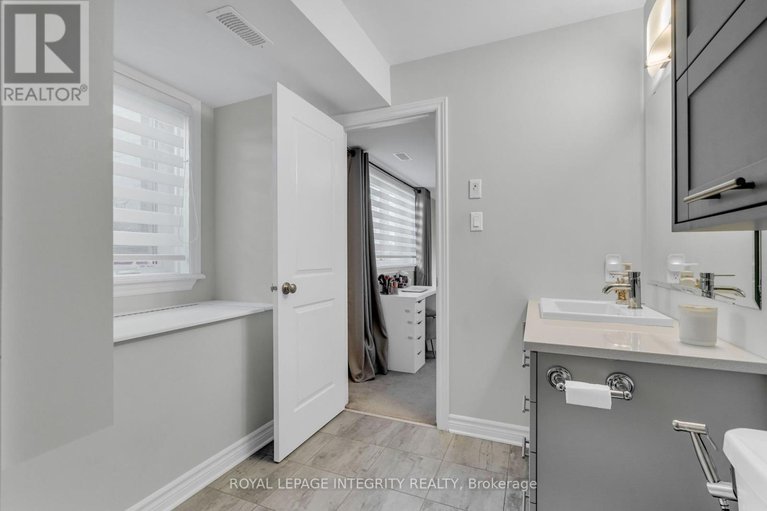 28545243/35-carabiner-private/mer-bleuebradley-estatesanderson-park/ottawa/ontario/K1W0L7_25