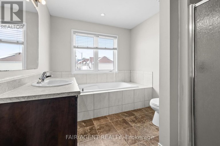 29495953/165-dahlia-street/town-of-rockland/clarence-rockland/ontario/K4K0G1_17