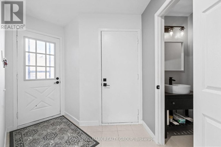28087558/18-1964-wildflower-drive/queenswood-heights-south/ottawa/ontario/K1E3V4_3