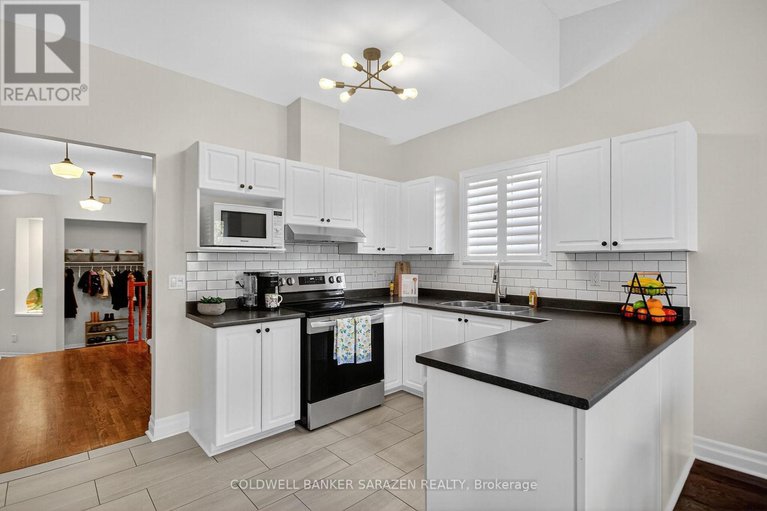 29124597/7-whitechapel-crescent/longfields/ottawa/ontario/K1S3G7_13