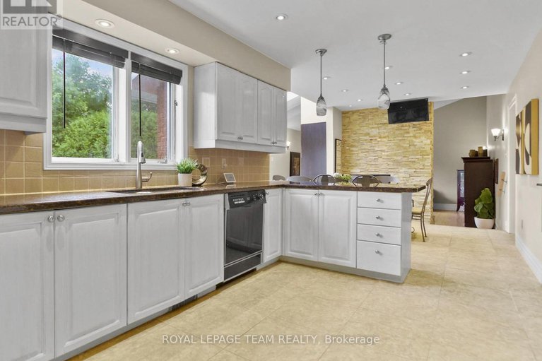 29069392/1105-cindy-hill-crescent/manotick-long-island-nicholls-island/ottawa/ontario/K4M1E8_16