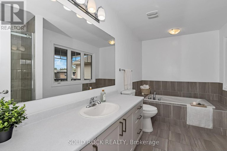 28814224/149-minikan-street/blossom-parkkemp-parkfindlay-creek/ottawa/ontario/K1X0E5_16