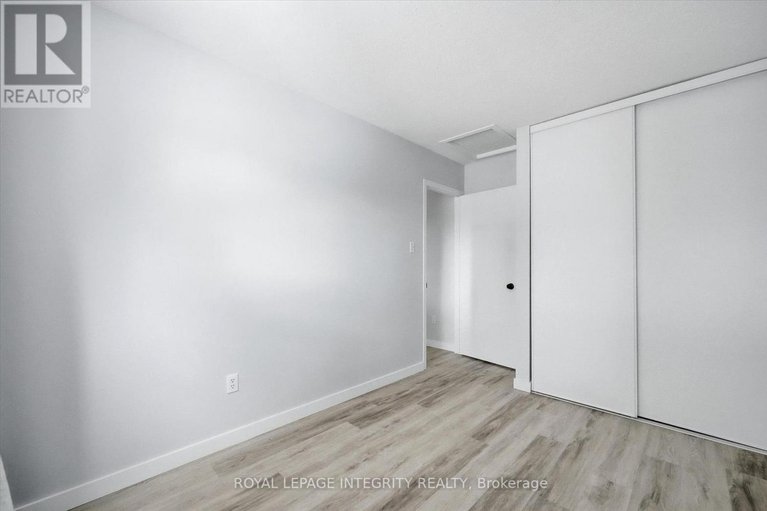 29437304/5-228-millroad-way/chatelaine-village/ottawa/ontario/K1E2C9_29