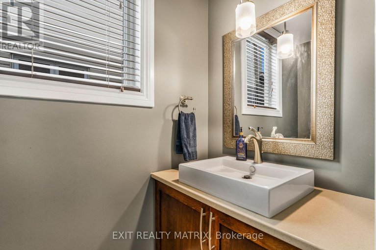 28788160/352-oakcrest-way/avalon-east/ottawa/ontario/K4A0S5_5