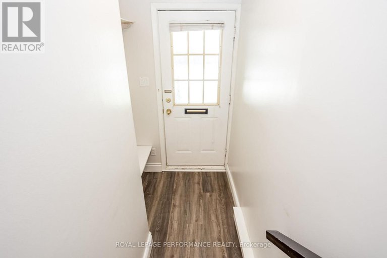 28358632/233-mart-circle/manor-park/ottawa/ontario/K1K4K2_11