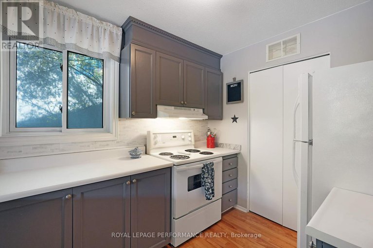 28961456/402-1589-st-bernard-street/sawmill-creektimbermill/ottawa/ontario/K1T3H8_17