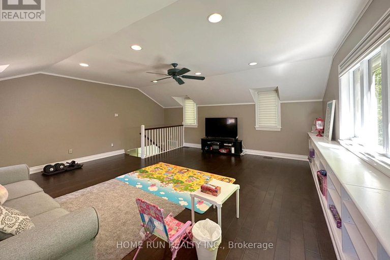 29592563/35-blue-heron-court/rockcliffe/ottawa/ontario/K1L8J7_21