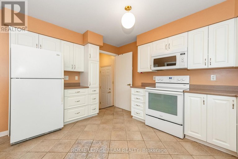 28498186/119-royal-york-street-w/richmond/ottawa/ontario/K0A2Z0_18