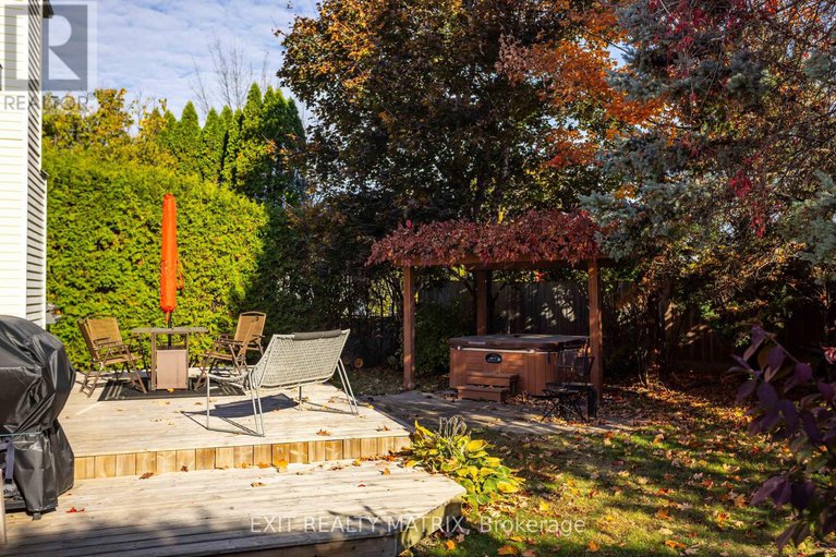 29422357/1879-rosewind-court/chapel-hill/ottawa/ontario/K1C7E3_45